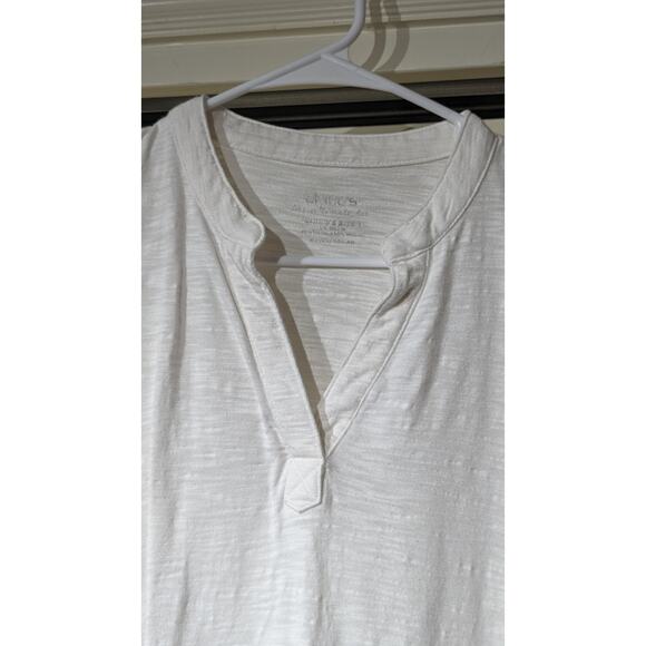 Chico's Sharkbite Hem White V-Neck 'The Ultimate Tee' Chico's Sz 1 (US M) - Picture 4 of 9